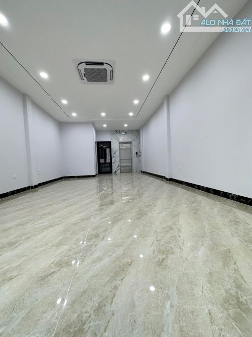 Nhà phân lô Nguyễn Thị Định 60m2, 6 tầng, ngõ thông, oto dừng đỗ, giá 32 tỷ