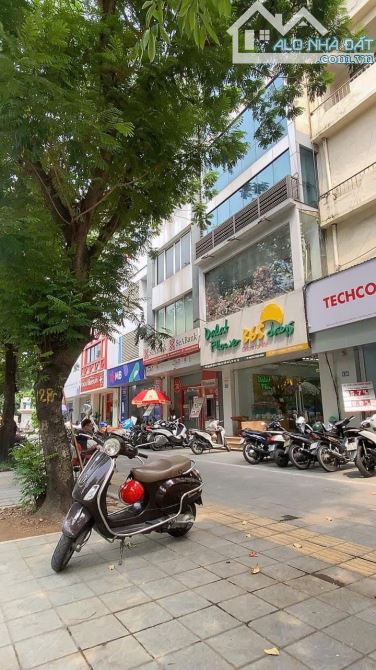 Mặt phố Nguyễn Khánh Toàn, ô tô vỉa hè kinh doanh, 60m, 33.97 Tỷ.