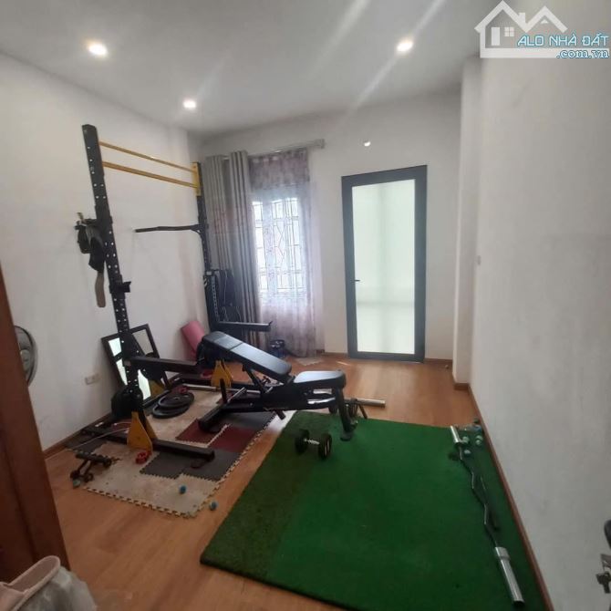 Nhà phân lô Chiến Thắng 40m2 x 5 tầng mtien 3,6 giá 9.9 tỷ oto vào nhà Kdoanh