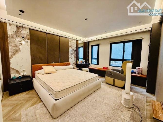 Hoàng Quốc Việt Trung Tâm Quận Cầu Giấy  Diện Tích 35m  x 5 Tầng - Giá Nhỉnh 7 tỷ