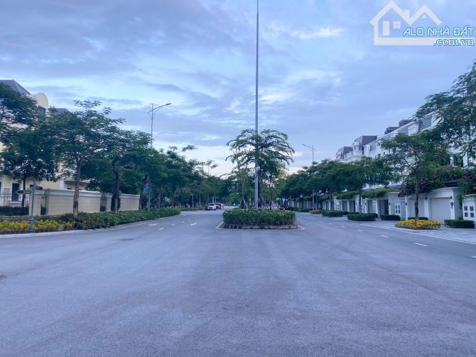 Bán đất ĐG Mậu Lương, vỉa hè rộng, ô tô tránh view công viên 63m2, mt 5.5m giá 15,2 tỷ!