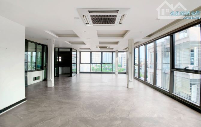 Thái Thịnh - VP 80m² mặt phố, 2 mặt thoáng trước sau ốp kính cực đẹp