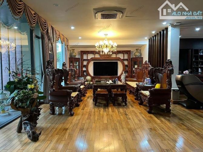 NHÀ HOÀNG QUỐC VIỆT 72m2- PHÂN LÔ VIP - Ô TÔ TRÁNH + GARA - GẦN PHỐ - MẶT TIỀN 6m