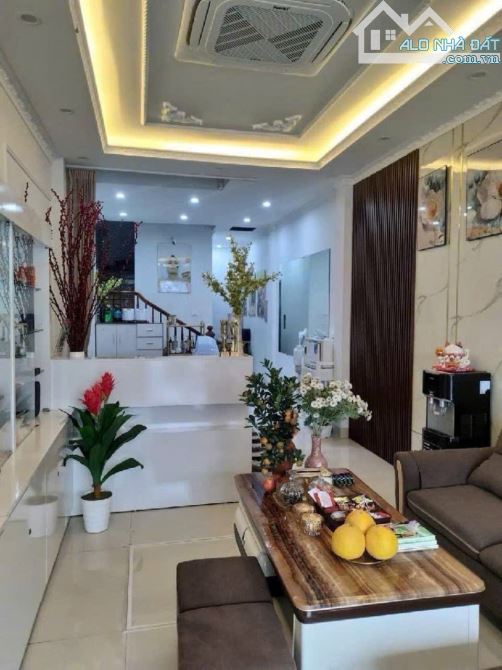 CHO THUÊ NHÀ 6 TẦNG LÊ TRỌNG TẤN, DT 55M GIÁ 19 TRIỆU, Ô TÔ, KINH DOANH