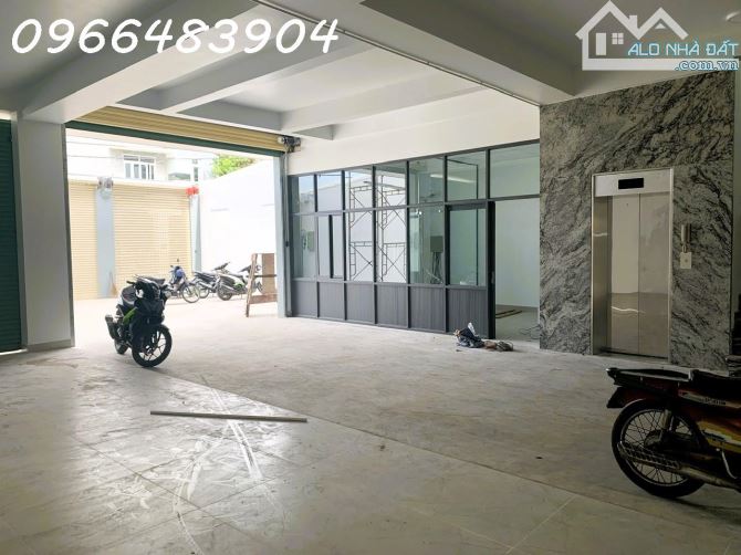 Cho thuê tòa nhà 1T4L 1300m2 mặt tiền đường 8 - Linh Trung - 1