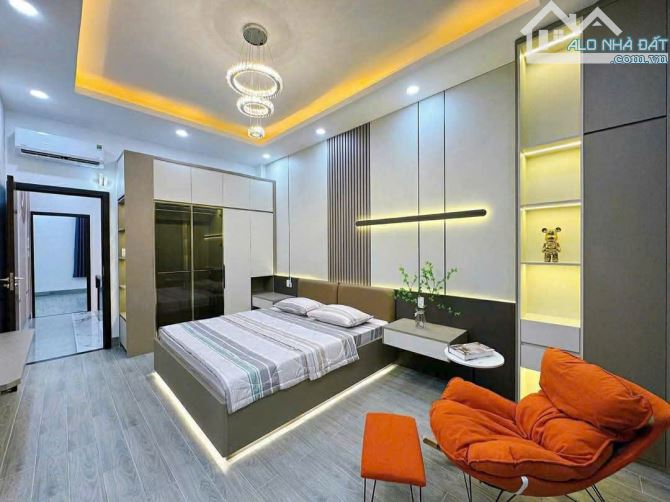 HÀNG HIẾM ! NHÀ MẶT TIỀN gần THĂNG LONG và SÔNG: 100m² ngang 5m - 3 TẦNG 4 PN - 1