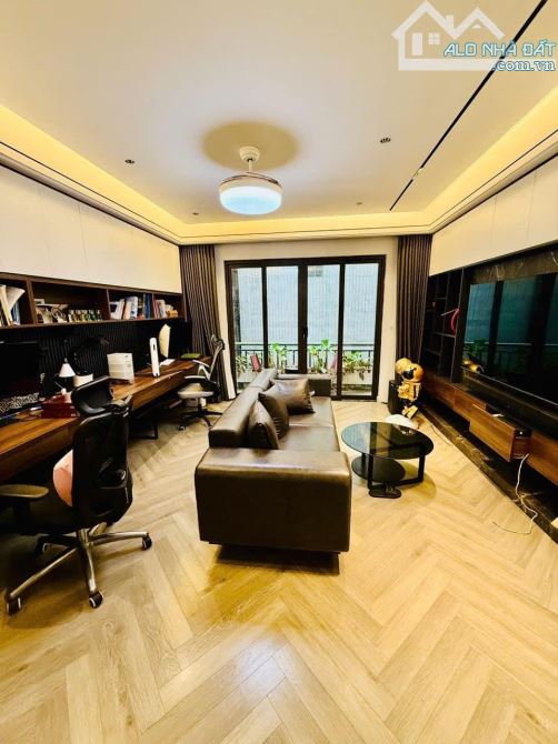 Hoàng Quốc Việt Trung Tâm Quận Cầu Giấy  Diện Tích 35m  x 5 Tầng - Giá Nhỉnh 7 tỷ - 1