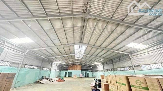 Cho thuê 1.000m2 xưởng mặt tiền đường chính Thuân An giá 48 tr/ tháng - 1