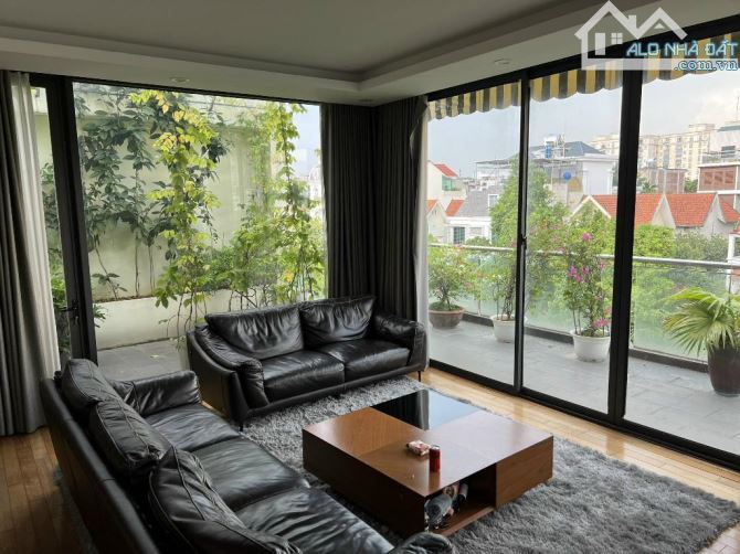 Bán Biệt thự đường Hoàng Quán Chi, Đường 4 Ô tô tránh, vỉa hè DT 340m2, MT 16m, Giá 100 tỷ - 12