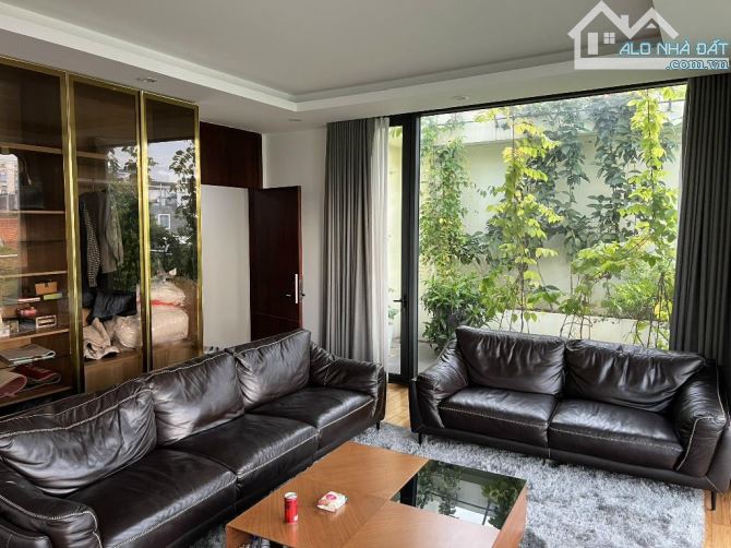 Bán Biệt thự đường Hoàng Quán Chi, Đường 4 Ô tô tránh, vỉa hè DT 340m2, MT 16m, Giá 100 tỷ - 15
