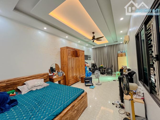 Nhà đệp ở ngay ô tô tránh Khương Trung Thanh Xuân. Sổ A4 91m, 4 tầng 4 ngủ MT4m4 Giá 18 tỷ - 2