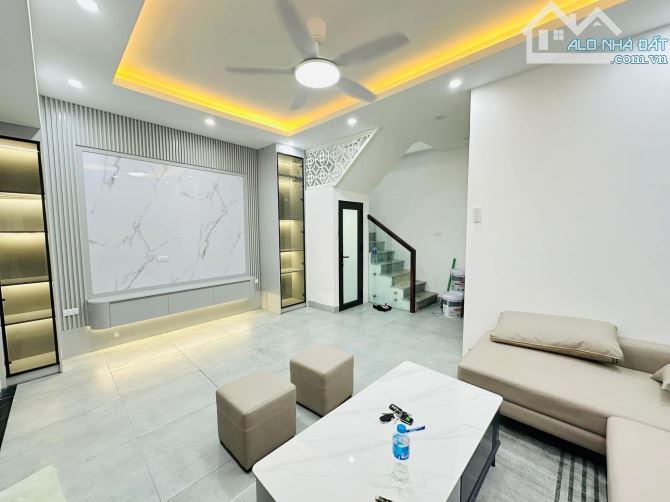 VIP MINH KHAI , Hai Bà Trưng,  gần phố, ô tô đỗ cửa, 33m2, giá 5.5 tỷ - 2