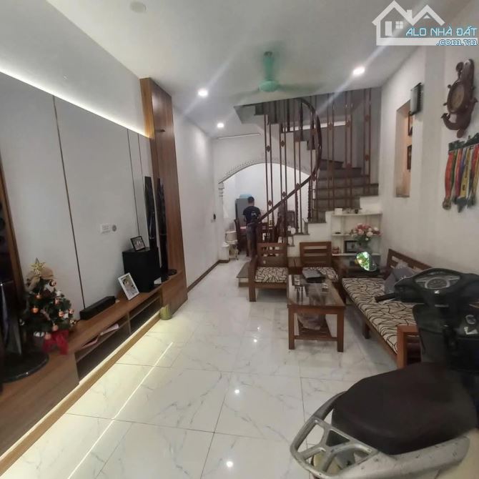 Nhà phân lô Chiến Thắng 40m2 x 5 tầng mtien 3,6 giá 9.9 tỷ oto vào nhà Kdoanh - 2