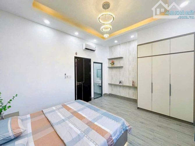 HÀNG HIẾM ! NHÀ MẶT TIỀN gần THĂNG LONG và SÔNG: 100m² ngang 5m - 3 TẦNG 4 PN - 3