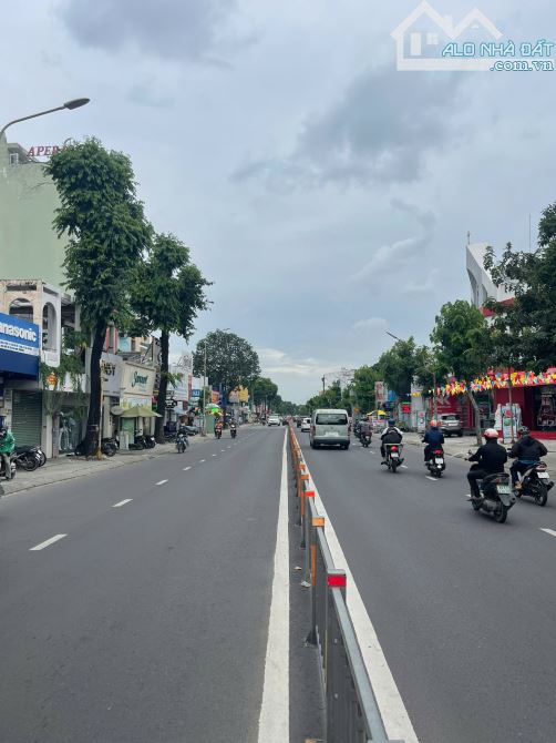 Bán nhà mặt tiền Quang Trung, P. 8, Gò Vấp. DT: 7,3x20m. HĐT: 200 triệu/tháng - Giá: 30 Tỷ - 3