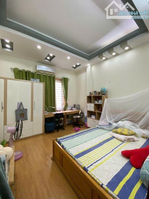 Bán nhà Xuân Thủy, 50m2 - 4 tầng, gần phố, gần OTO, 3 thoáng, giá cực tốt. - 3