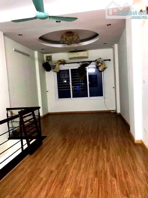 Nhà Nguyễn Văn Cừ 37m2, 4 tầng, ô tô đỗ cửa, kinh doanh tốt, Giá 8,1 tỷ - 4