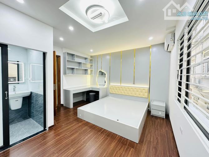 VIP MINH KHAI , Hai Bà Trưng,  gần phố, ô tô đỗ cửa, 33m2, giá 5.5 tỷ - 6