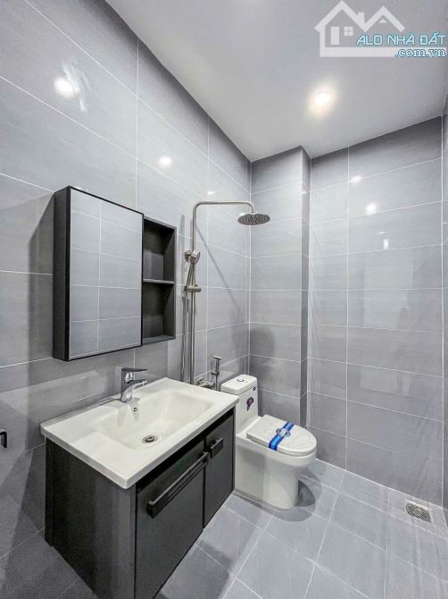 BÁN NHÀ TRỆT LỮNG (GẦN CÂY XĂNG SỐ 9) Đ.NGUYỄN VĂN LINH - P.LONG TUYỀN - Q.BÌNH THUỶ - 8