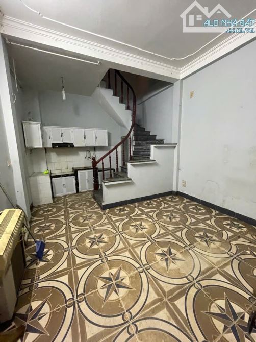 BÁN NHÀ NGUYỄN KHOÁI, 10M Ô TÔ, SÁT PHỐ, DÂN XÂY CHẮC CHẮN, SỔ ĐẸP