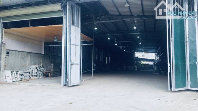 Cho thuê 1400m2 nhà xưởng mặt đường 421 giá 35k/m2