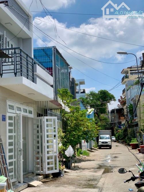 GẤP BÁN NHÀ QUANG TRUNG P8 GÒ VẤP ,40M BTCT 2 TẦNG XE HƠI TRÁNH THÔNG CHỈ HƠN 3 TỶ