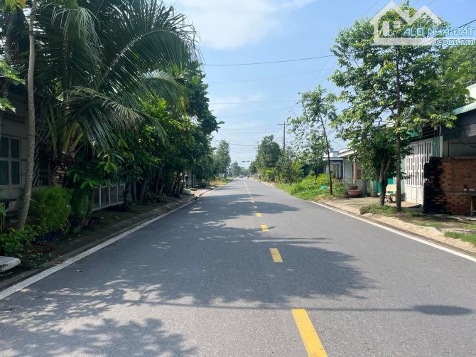 ÔNG CHÚ KẸT TIÈN BÁN GẤP 210M2- GIÁ CHỈ 1 TỶ 250TR - MẶT TIỀN KINH DOANH TT HẬU NGHĨA