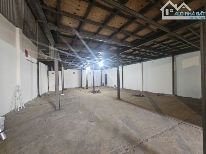 Cho thuê kho xưởng Cự Khối-Long Biên gần cầu Thanh Trì, đường rộng xe cont vào 250m2-13tr