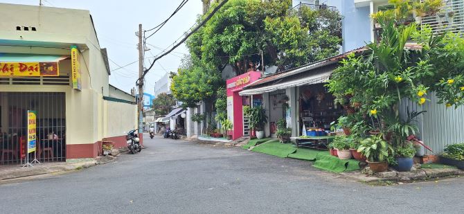 Bán nhà riêng 2 tầng đường 449 Lê Văn Việt, TP Thủ Đức - giá tốt chỉ 5,7 tỷ, dtsd 100m2 - 1