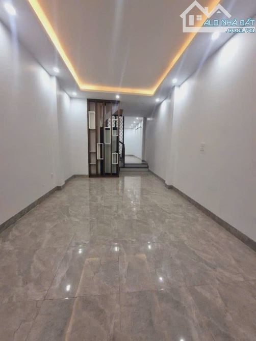 Hàng xóm Linh Đàm 42m², 5 tầng, nhiều ngủ - gần phố - ô tô đỗ cửa - 1