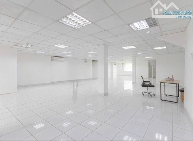 Văn phòng 178m2 , MT Cách Mạng Tháng 8, P.6, Quận 3 - 1
