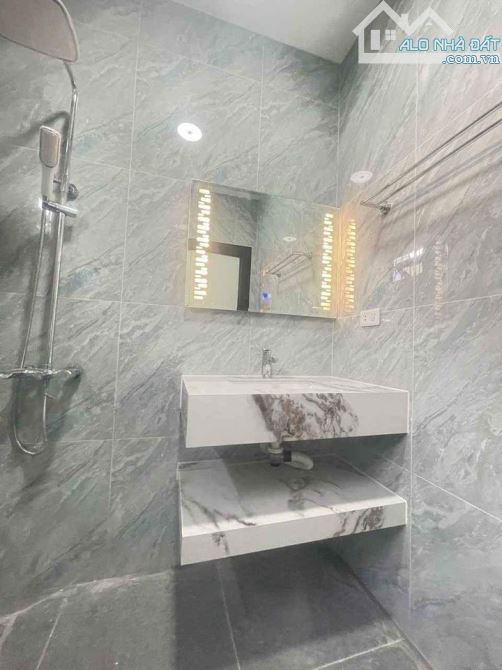 SIÊU HIẾM !!! CHỈ 7,X TỶ NHÀ 5T MỚI, Ở LUÔN MẶT NGÕ 344 Ngọc Thuỵ OTO TRÁNH, LÔ GÓC KINH - 1