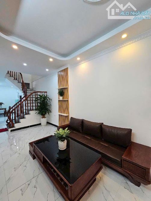 CỰC HIẾM 🏠BÁN NHÀ ĐÀM QUANG TRUNG -LONG BIÊN -46 M- LÔ GÓC- GARA -Ô TÔ THÔNG - NHỈNH 6TỶ - 1