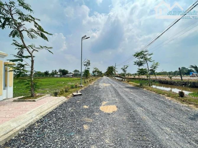 BÁN 125M2 ĐẤT FULL THỔ,SHR,TẠI XÃ HỮU THẠNH,ĐỨC HÒA,GIÁ 890TR - 1
