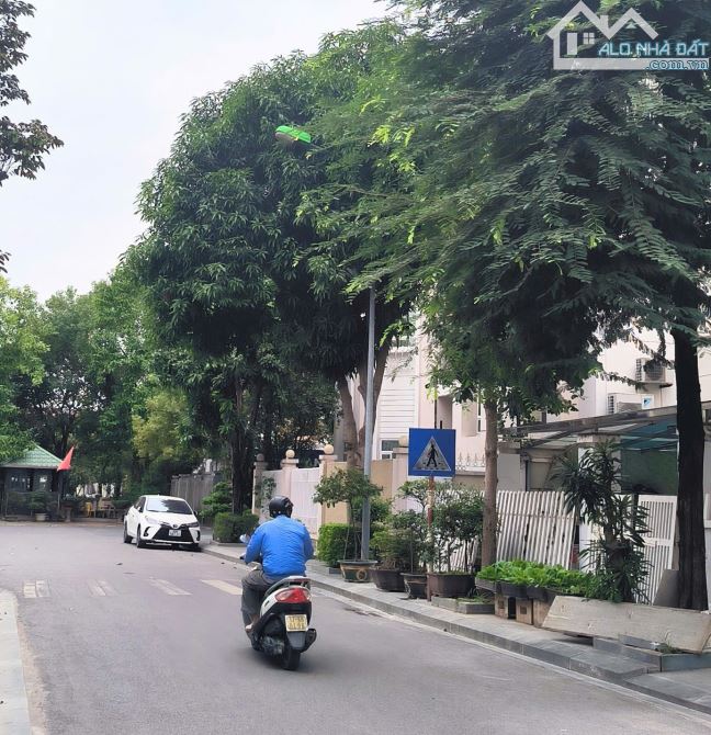 CỰC HIẾM VIEW HỒ, Bán Nhà Khu Làng Việt Kiều HÀ ĐÔNG DT75m2, 3 Tầng, VỈA HÈ, KINH DOANH - 1