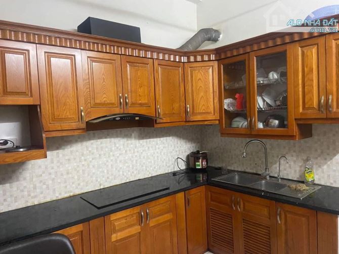 Cho thuê nhà Sài Đồng 50 m 3 tầng , giá 9 triệu , Ô TÔ tránh ,3 ngủ, làm văn phòng - 1