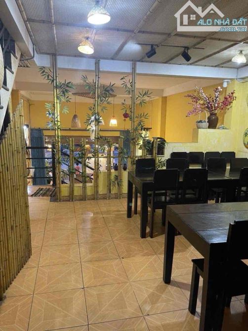 Nhà mt kinh doanh sầm uất đường 10.5m Lê Thanh Nghị, dòng tiền ổn - 1