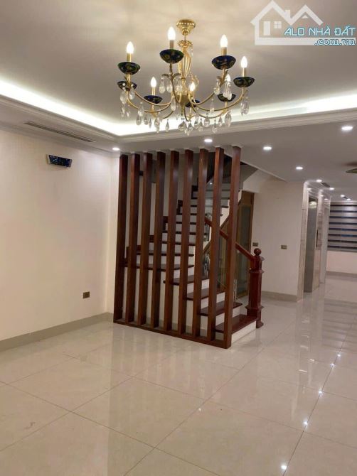 Bán Nhà Mặt Phố Nhật Chiêu Tây Hồ 108m2 Ô Tô Kinh Doanh - 2