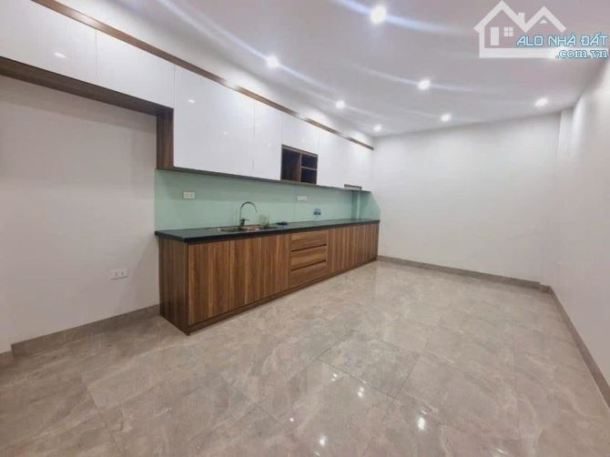 Hàng xóm Linh Đàm 42m², 5 tầng, nhiều ngủ - gần phố - ô tô đỗ cửa - 2