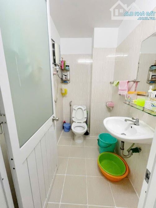 Bán nhà 4 tầng mới khang trang DT 70m2 không lg - Mặt tiền Nguyễn Văn Khối, P9 - 10.9 tỷ - 2