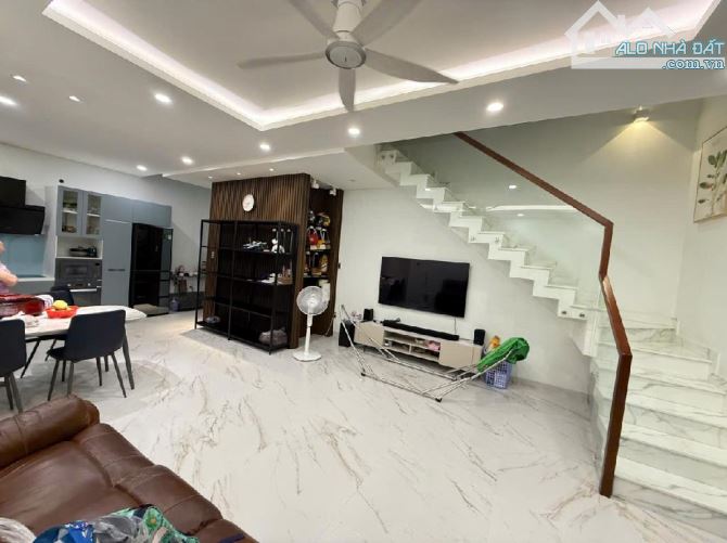 Bán Nhà Bàu Cát Đồng Đen 4 Tầng 52M2 Hẽm Ô Tô Ở Ngay Chỉ 9 Tỷ 3 - 2