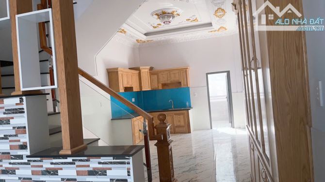 Bán căn nhà ngay Chợ Đầu Mối Hóc Môn 80m2, 3 tầng 4 phòng khép kín - 2