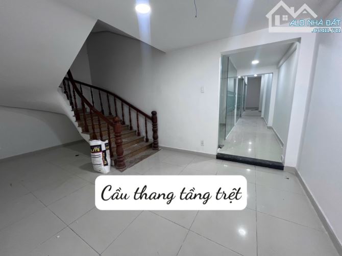 Cho thuê nhà trệt lứng lầu mặt tiền đường 3/2 dt 6x31- Giá 40tr/th - 2