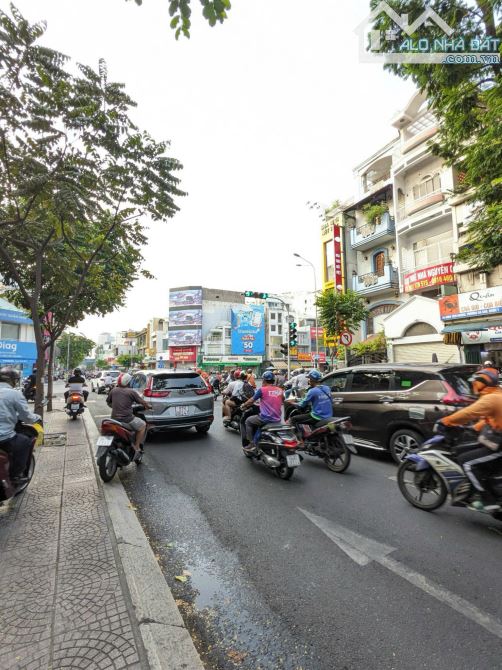 Bán Tòa Nhà Văn Phòng Nguyễn Văn Trỗi và Lê Quý Đôn DT: 15 x 18m 1 Hầm 9 Tầng Giá 11x tỷ - 2