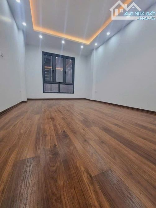 Hàng xóm Linh Đàm 42m², 5 tầng, nhiều ngủ - gần phố - ô tô đỗ cửa - 3