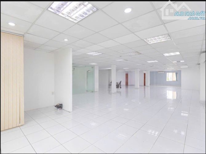 Văn phòng 178m2 , MT Cách Mạng Tháng 8, P.6, Quận 3 - 3