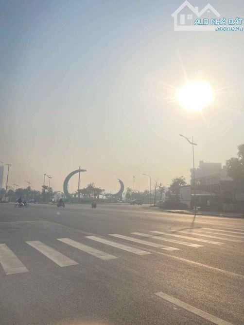 SIÊU HIẾM !!! CHỈ 7,X TỶ NHÀ 5T MỚI, Ở LUÔN MẶT NGÕ 344 Ngọc Thuỵ OTO TRÁNH, LÔ GÓC KINH - 3