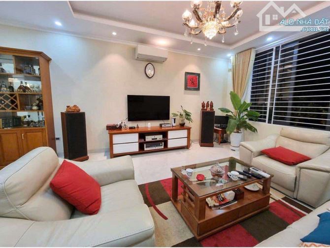 Bán gấp Phân Lô Phạm Tuấn Tài, nhà đẹp, thang máy,ngõ to vỉa hè,gần phố, ở vip giá 2X tỷ - 3