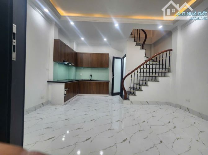 Bán nhà phố VIP Tương Mai - Cách phố 50m - Ngõ thông - Lô góc 2 thoáng - 25Mx5T 5.x tỷ - 4