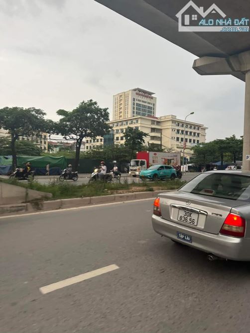 Bán nhà Tây Tựu view Đại Học Công Nghiệp, 7 chỗ đỗ cổng 36m, 5 tầng, 6 ngủ chỉ 5 tỷ 350tr - 5